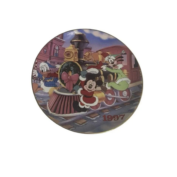 Disney Christmas MAGIC KINGDOM TRAIN Collector Plate (1997) A HOLIDAY TRADITION - Picture 1 of 7